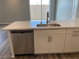 Photo #6: 2458302 Listing 