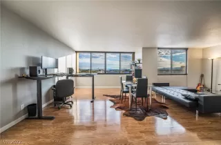 Photo #3: 2458309 Listing 