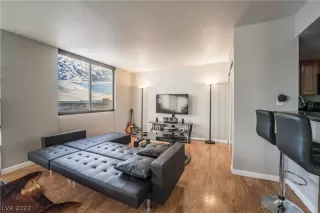 Photo #5: 2458309 Listing 