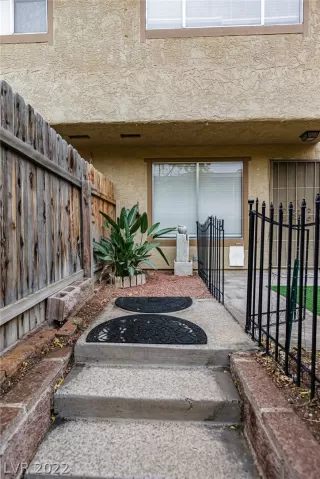 Photo #1: 2458337 Listing 