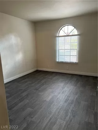 Photo #5: 2458362 Listing 