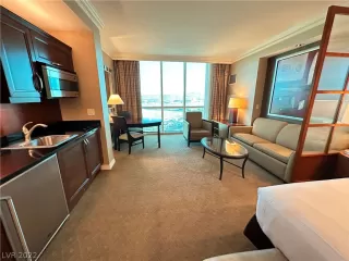 Photo #3: 2458389 Listing 