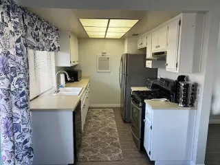 Photo #5: 2458466 Listing 