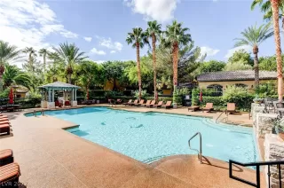 Photo #4: 2458478 Listing 