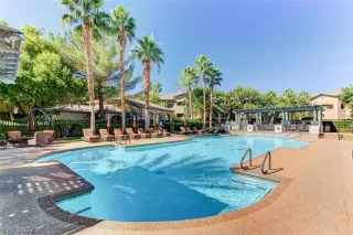 Photo #5: 2458478 Listing 