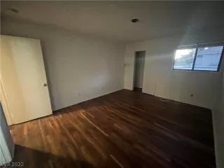 Photo #5: 2458549 Listing 