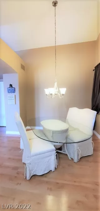 Photo #5: 2458558 Listing 