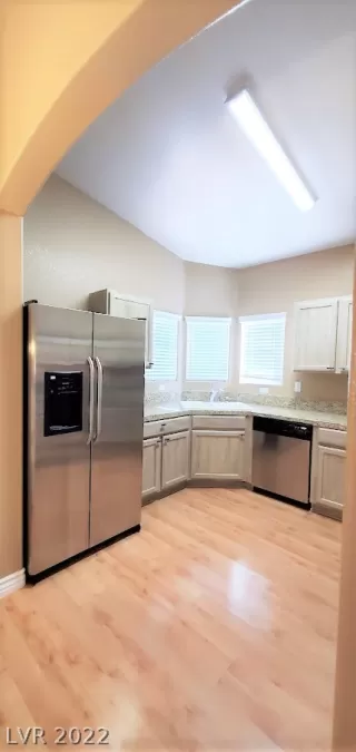 Photo #6: 2458558 Listing 