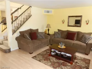 Photo #5: 2458619 Listing 