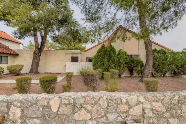 MLS: 2458626 Condo For Sale