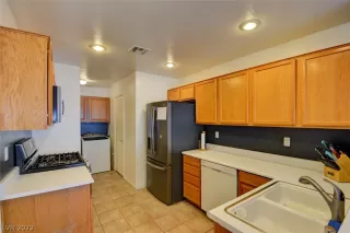 Photo #4: 2458632 Listing