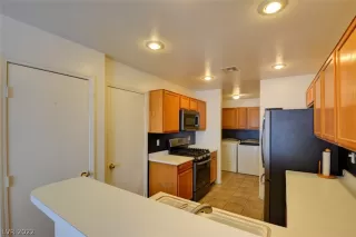 Photo #5: 2458632 Listing