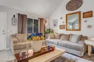 Photo #5: 2458785 Listing 