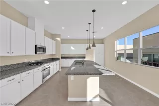 Photo #2: 2458818 Listing 