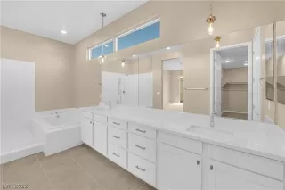 Photo #3: 2458818 Listing 