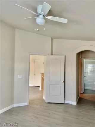 Photo #5: 2458847 Listing 