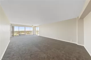 Photo #5: 2458879 Listing 