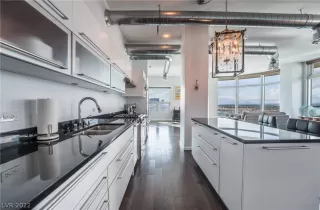 Photo #4: 2458881 Listing 