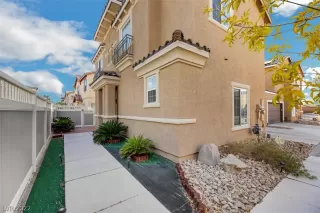 Photo #2: 2458882 Listing