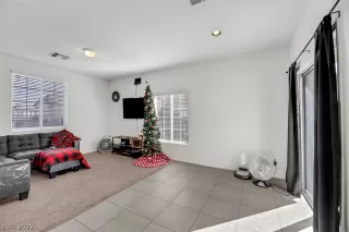 Photo #5: 2458882 Listing