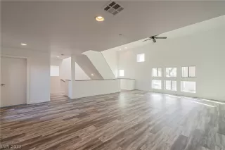 Photo #3: 2458908 Listing 