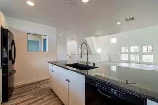 Photo #6: 2458908 Listing 