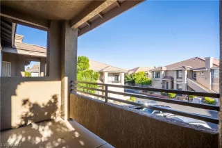 Photo #2: 2458917 Listing 