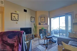 Photo #4: 2458928 Listing