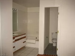 Photo #5: 2458934 Listing 