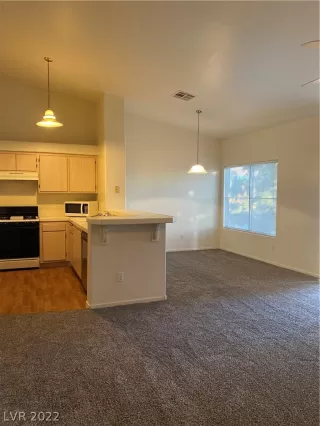 Photo #5: 2458940 Listing 