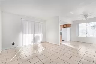 Photo #4: 2458953 Listing