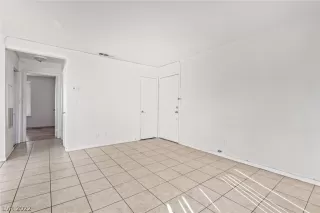 Photo #5: 2458953 Listing