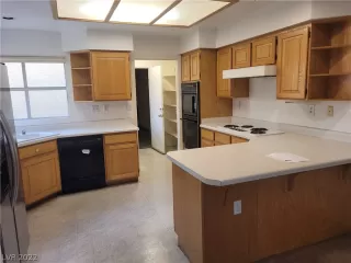 Photo #5: 2459002 Listing 