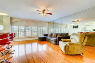 Photo #5: 2459031 Listing 