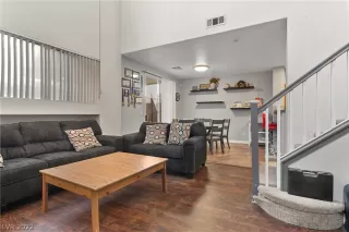 Photo #4: 2459044 Listing