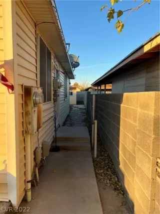 Photo #4: 2459076 Listing