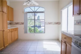 Photo #4: 2459087 Listing