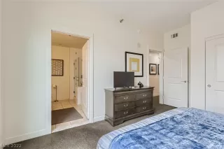 Photo #4: 2459130 Listing 