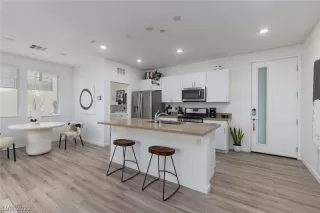 Photo #1: 2459137 Listing