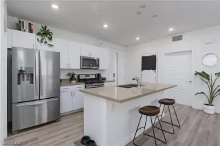 Photo #2: 2459137 Listing