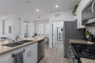 Photo #4: 2459137 Listing