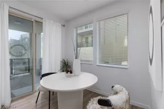 Photo #5: 2459137 Listing