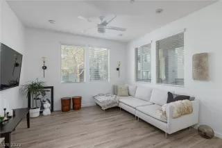 Photo #6: 2459137 Listing