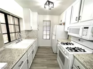 Photo #2: 2459203 Listing