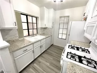 Photo #4: 2459203 Listing