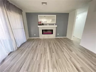 Photo #6: 2459203 Listing