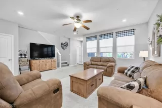 Photo #4: 2459258 Listing