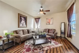 Photo #5: 2459262 Listing