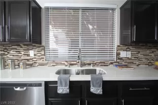 Photo #5: 2459312 Listing 