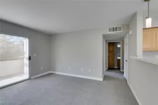 Photo #4: 2459349 Listing